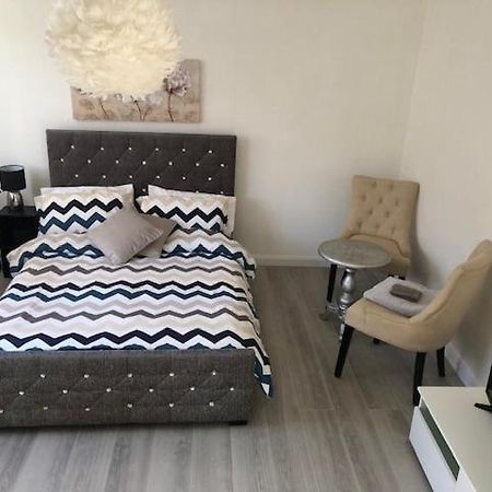 Beautiful Large Room In London Flat Eksteriør bilde