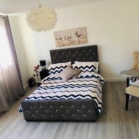 Beautiful Large Room In London Flat Eksteriør bilde