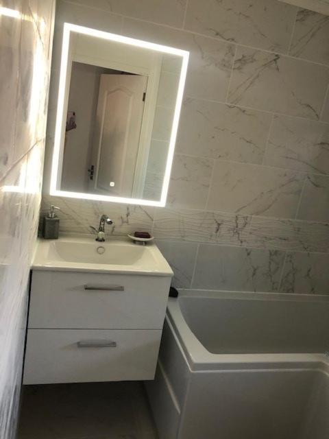 Beautiful Large Room In London Flat Eksteriør bilde